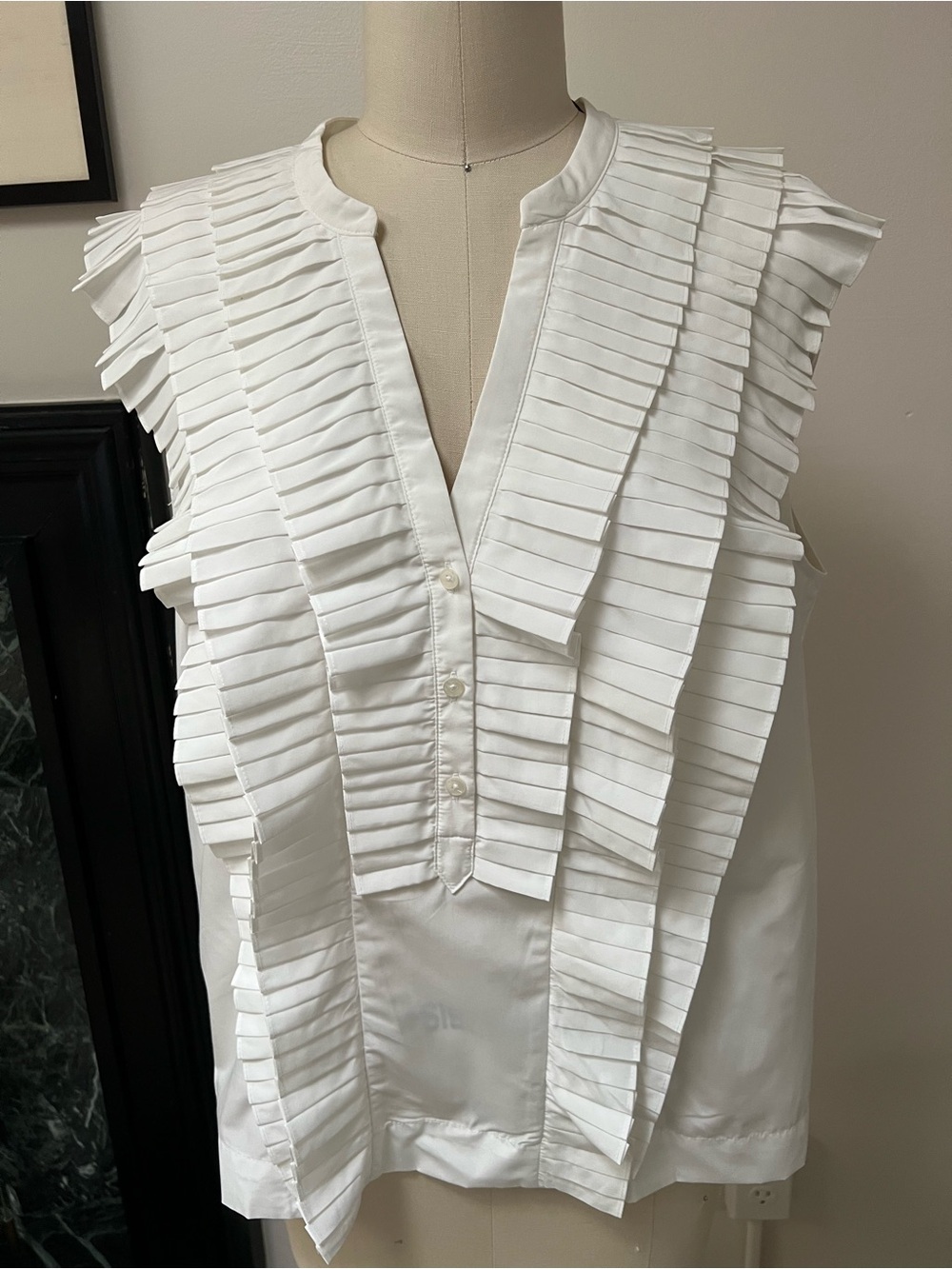 Anthropologie Maeve White Pleated Ruffle Sleeveless Blouse Size Large NEVER WORN